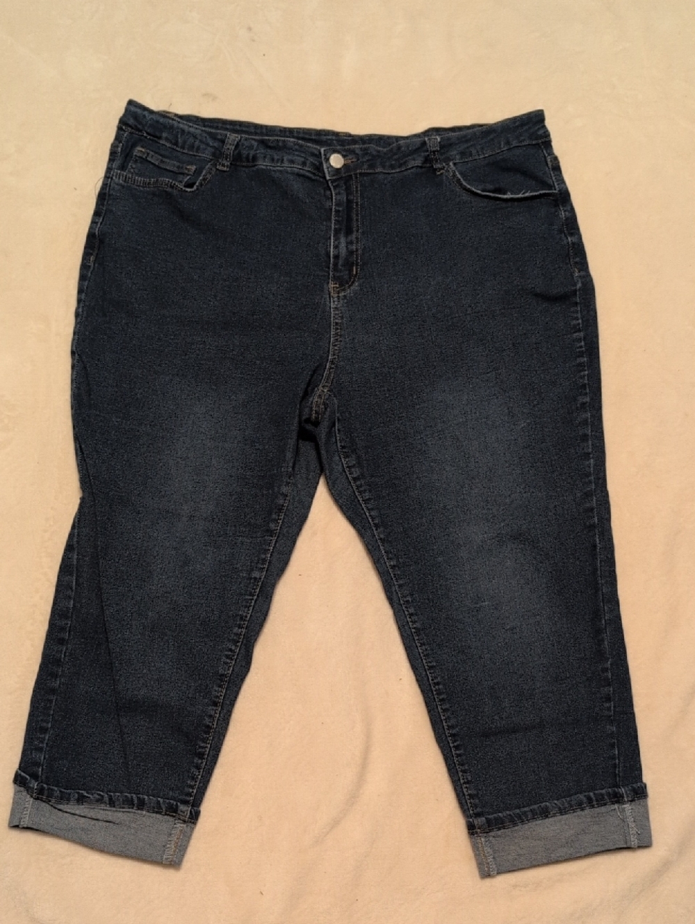 SHEIN Woman's Dark Blue Cropped Roll‑Cuff Jeans Size 4XL Curvy